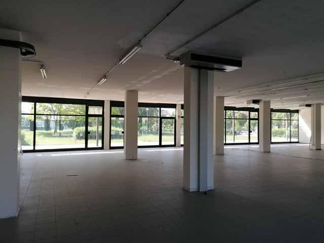 immobile negozio all'asta in Bussolengo, via degli Scaligeri e pza dello Zodiaco - 37012 Bussolengo (VR) - 1