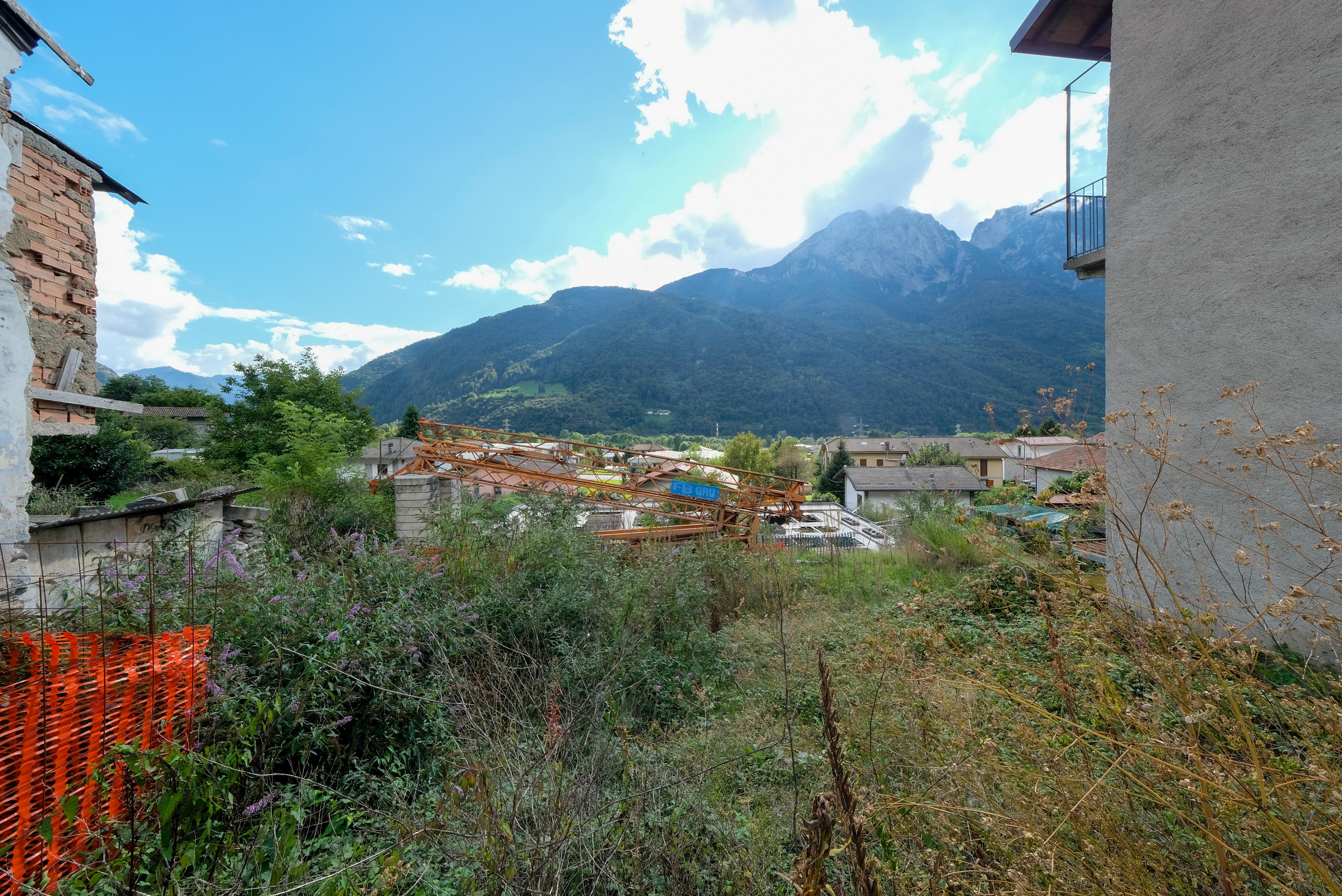 immobile terreno all'asta in Via Monte Grappa n 12 - 23819 Primaluna (LC) - 1
