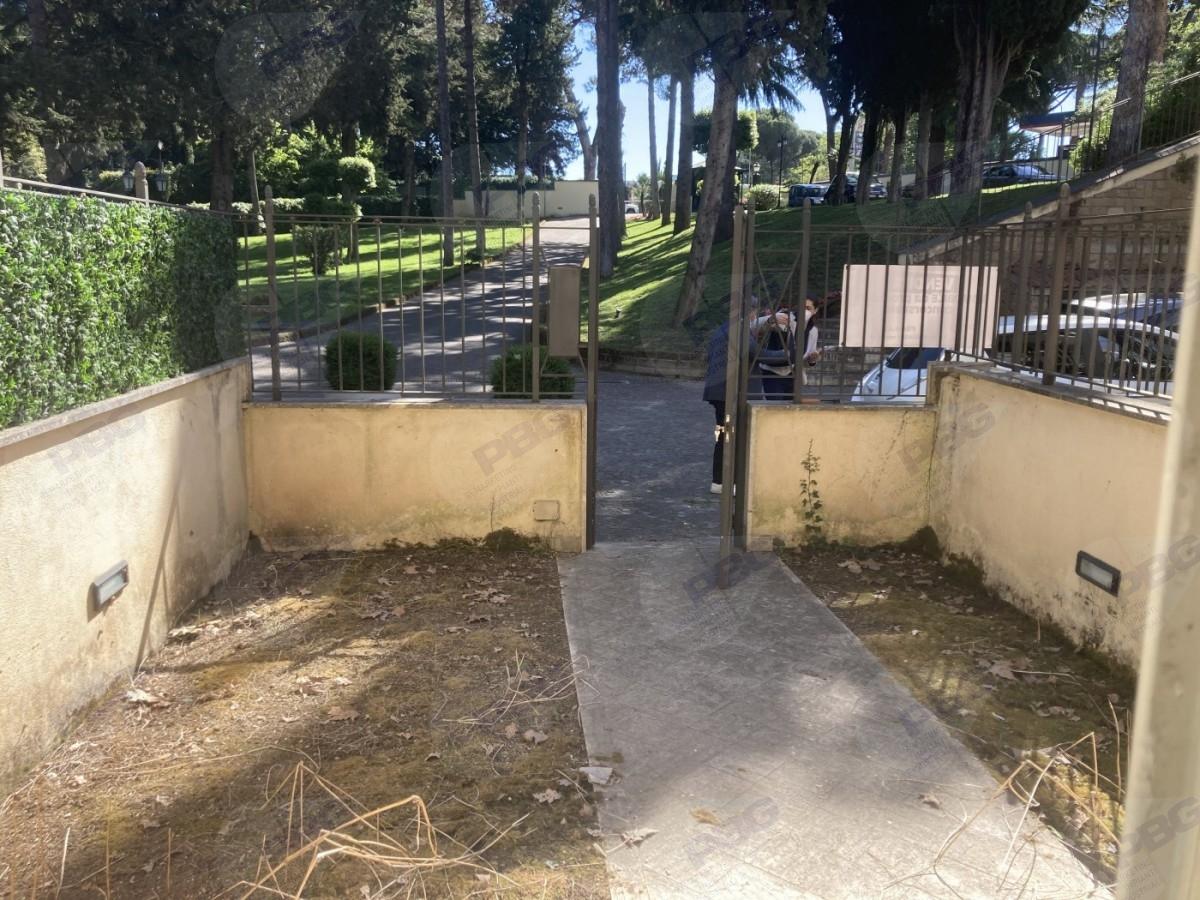 immobile appartamento all'asta in Via della Camilluccia 589AB - 00135 Roma (RM) - 3