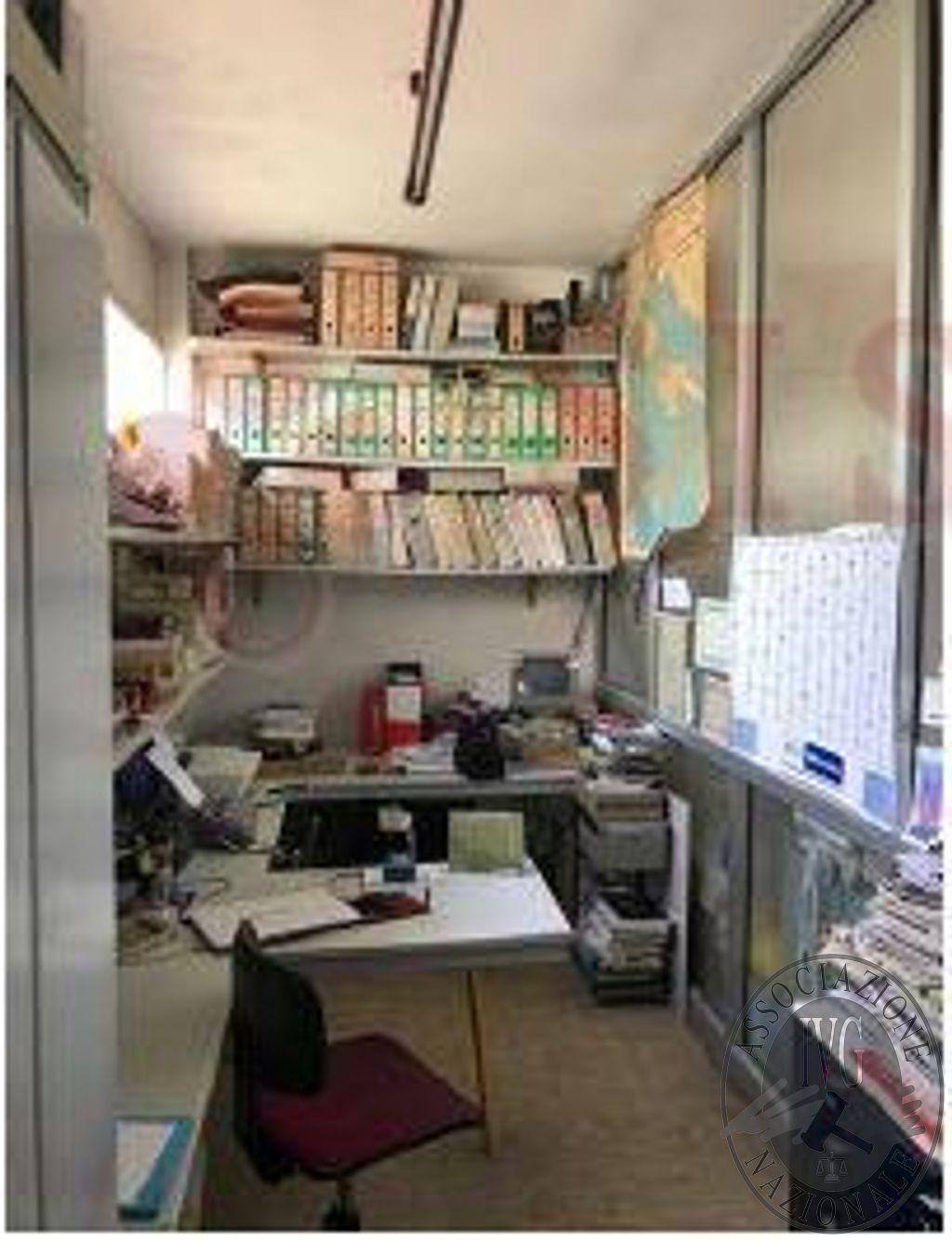 immobile negozio all'asta in VIA XVI GIUGNO 70/A - 06034 Foligno (PG) - 3