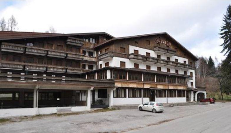 immobile hotel - albergo all'asta in Loc Nevegal, Via Col de Gou, 339 - 341 - 343 - 32100 Belluno (BL) - 1
