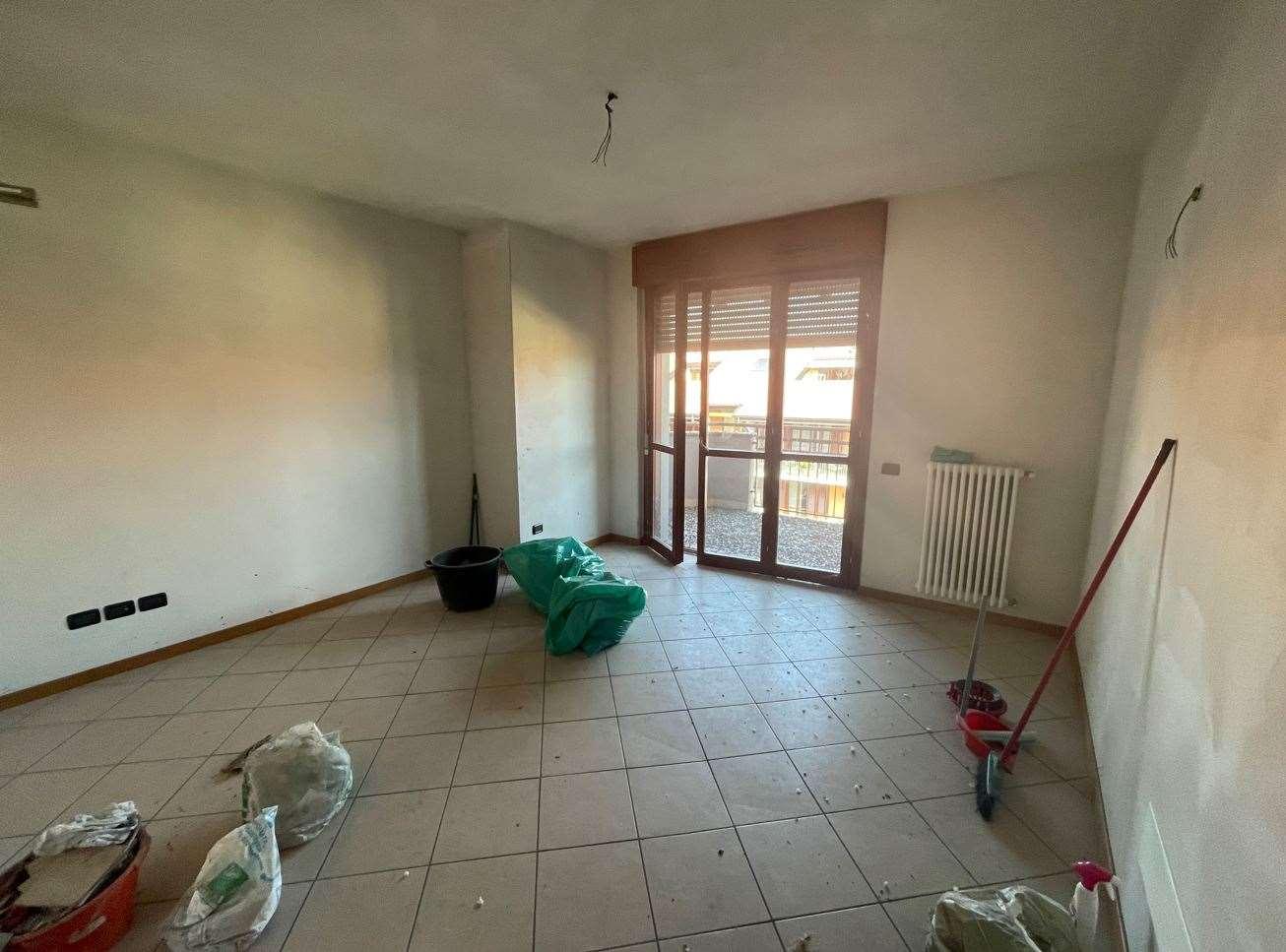 immobile appartamento all'asta in Via Martiri delle Foibe 10-12 - 20872 Cornate d'Adda (MB) - 3