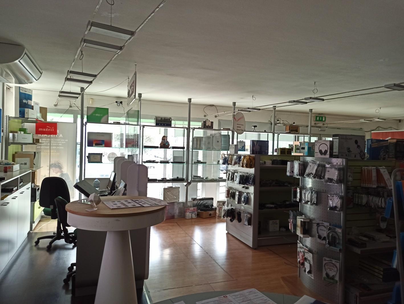 immobile attivita commerciale all'asta in Via degli Artigiani n 8/b - 09170 Oristano (OR) - 3