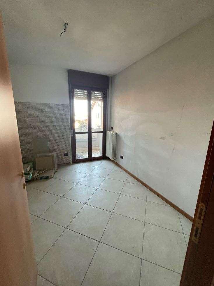 immobile appartamento all'asta in Via Martiri delle Foibe 10-12 - 20872 Cornate d'Adda (MB) - 3