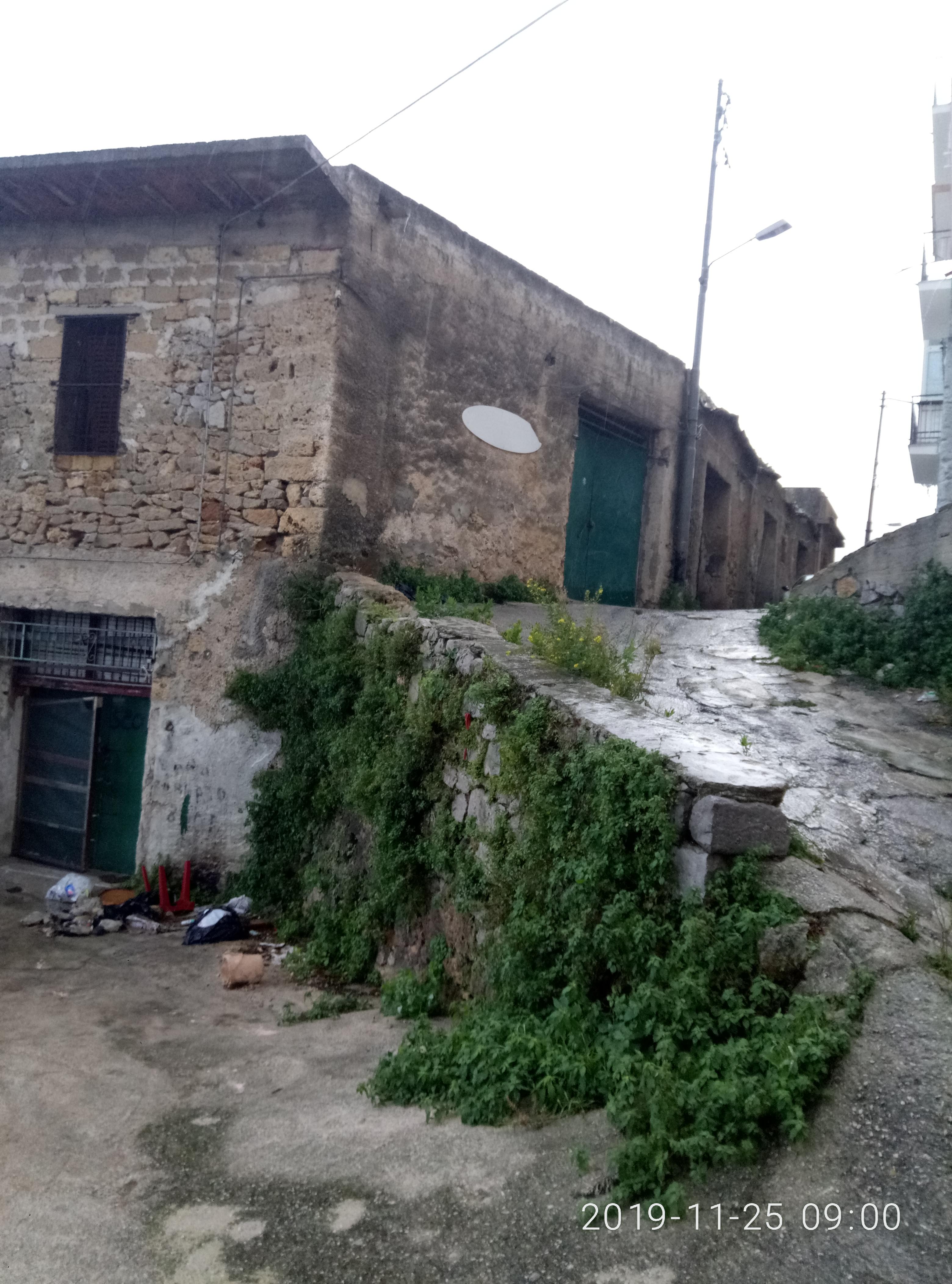immobile magazzino all'asta in Via Rione Sofia n 13 - 90044 Carini (PA) - 1