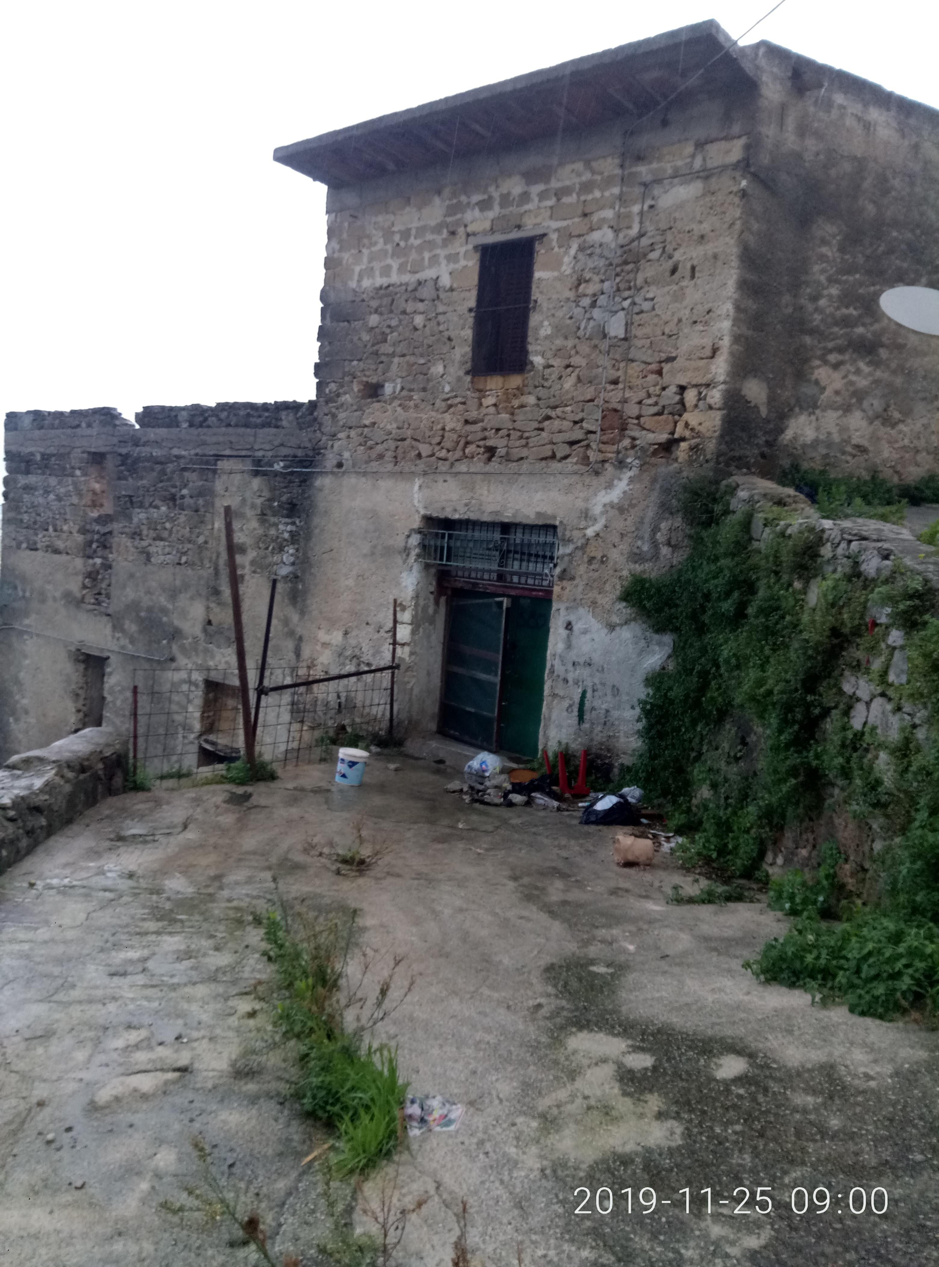 immobile magazzino all'asta in Via Rione Sofia n 13 - 90044 Carini (PA) - 4