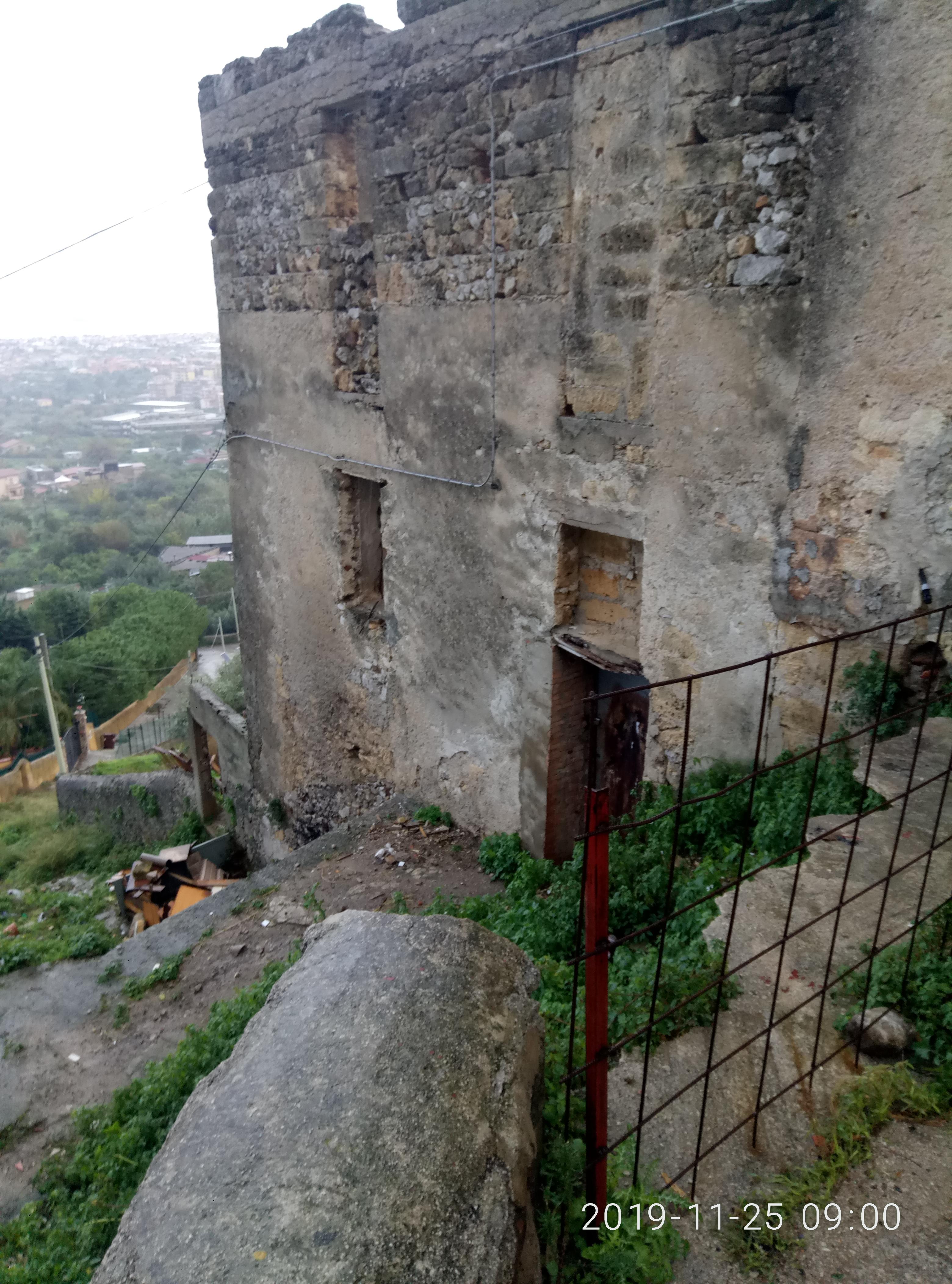 immobile magazzino all'asta in Via Rione Sofia n 13 - 90044 Carini (PA) - 3