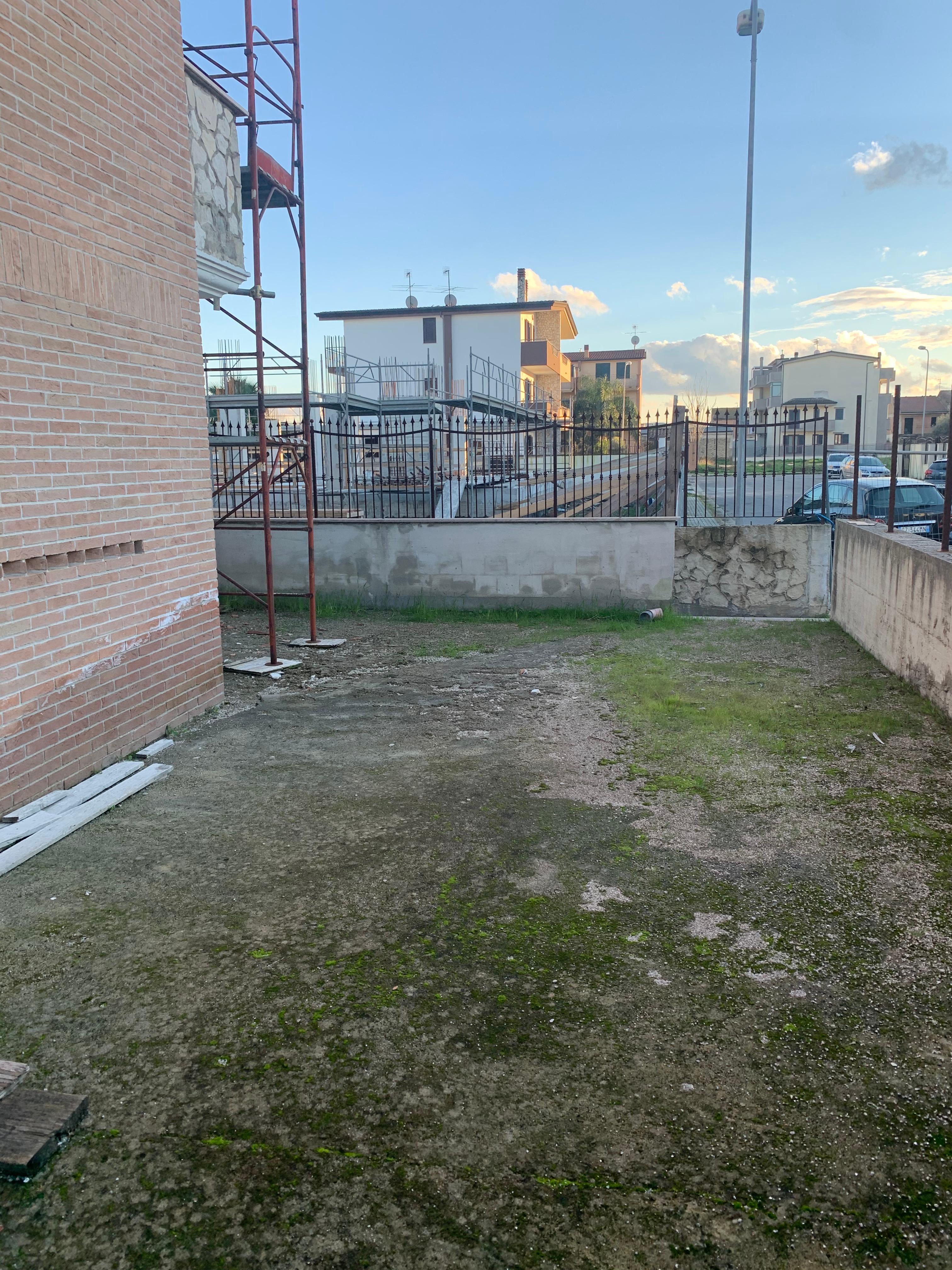 immobile fabbricato all'asta in Via Monte snc - 81030 Casaluce (CE) - 1