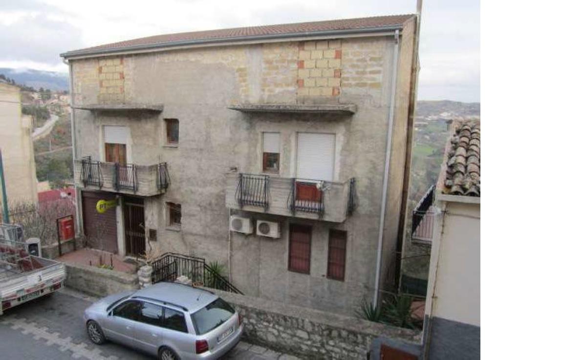 immobile negozio all'asta in VIA PRINCIPE COLONNA N 70 - 90030 Giuliana (PA) - 2
