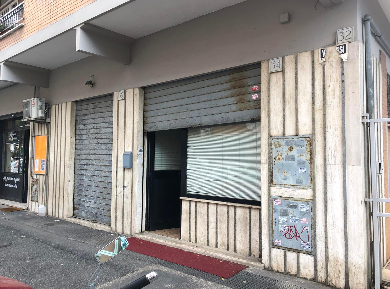 immobile attivita commerciale all'asta in Via Mare di Bering 34-36 - Lido di Ostia Roma (RM) - 2