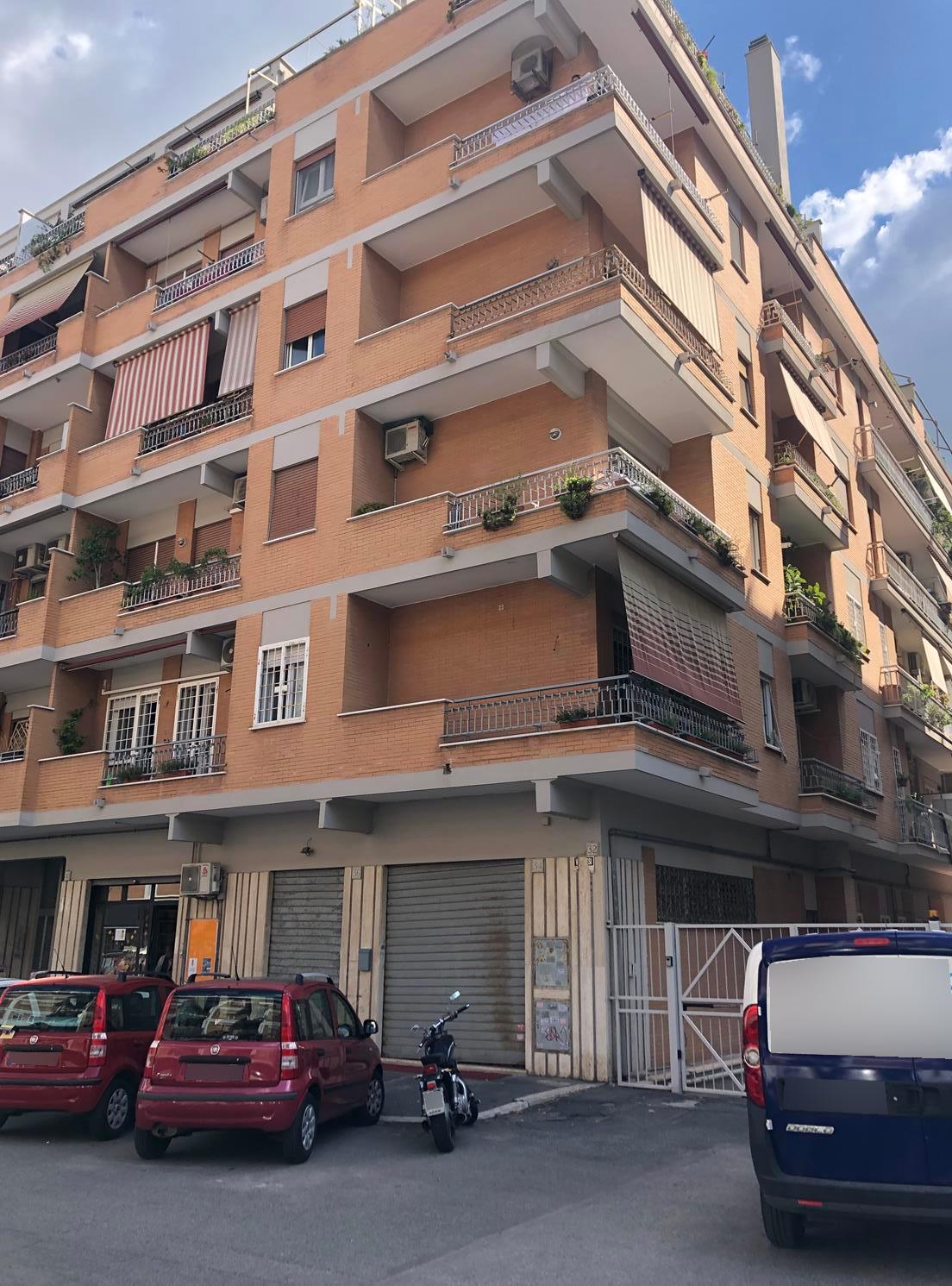 immobile attivita commerciale all'asta in Via Mare di Bering 34-36 - Lido di Ostia Roma (RM) - 1