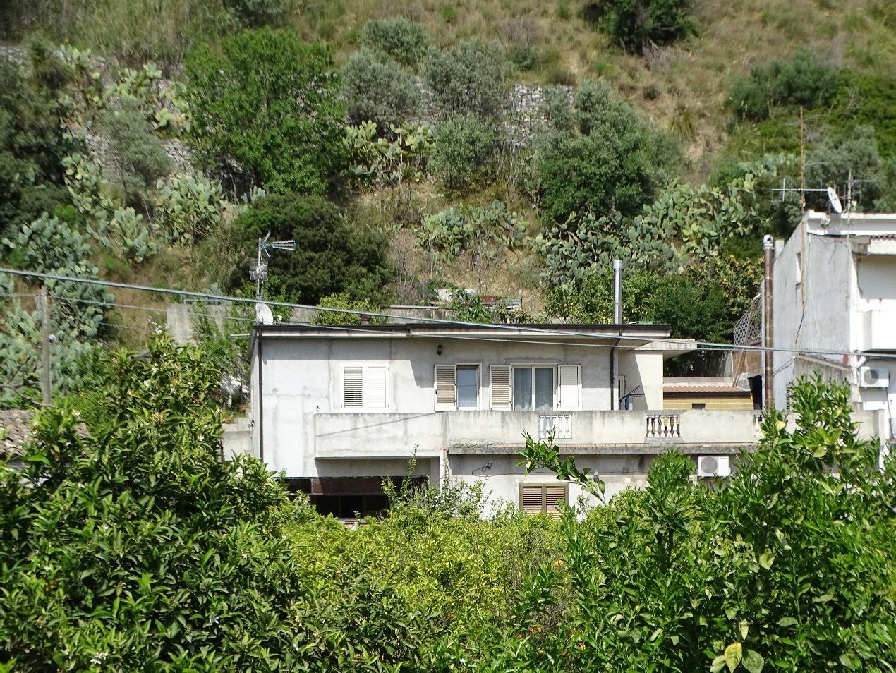 immobile appartamento all'asta in Contrada Merici, 61/A - 89044 Locri (RC) - 2