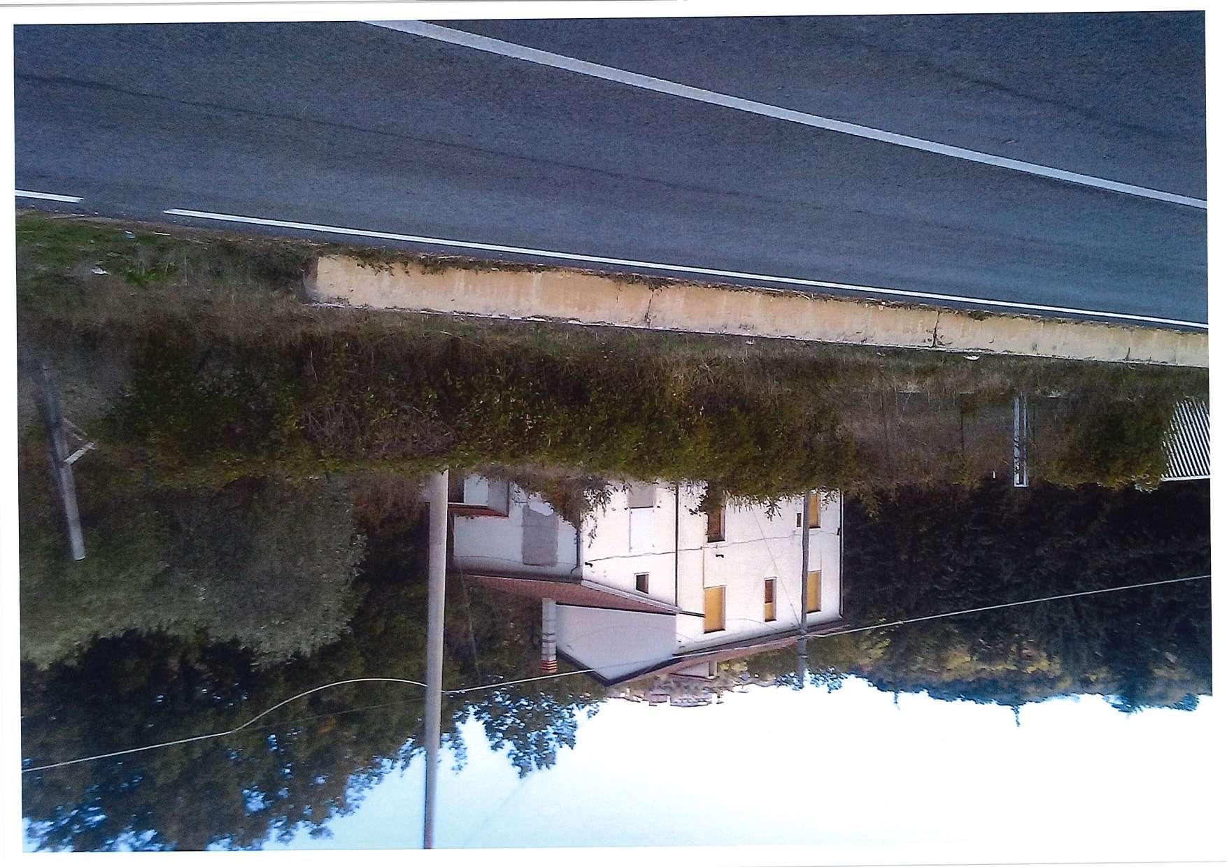 immobile appartamento all'asta in Strada Statale 90 bis km 1 + 500 - località Santa Maria - 83034 Casalbore (AV) - 3