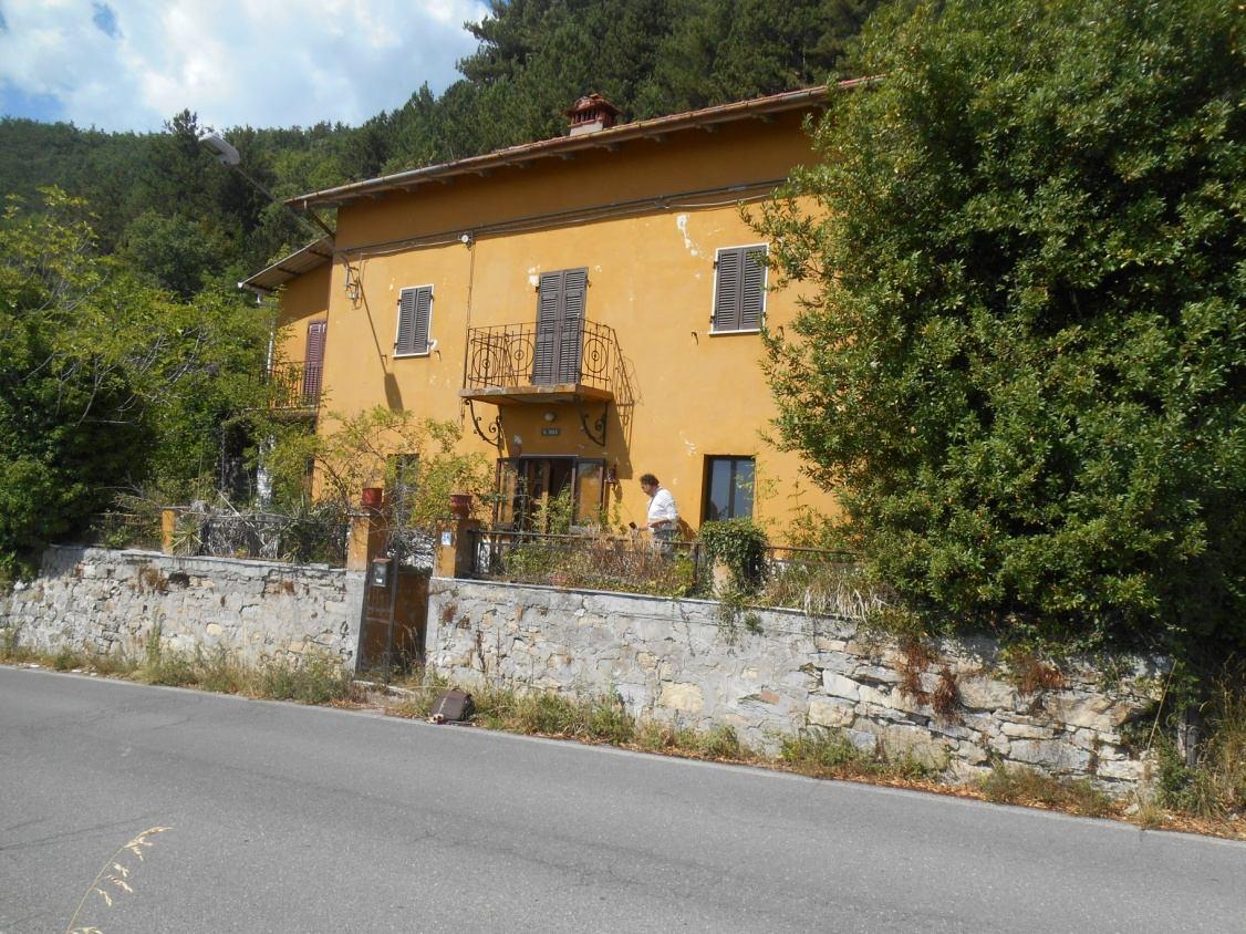 immobile villa all'asta in Via Statale 45 - 55034 Minucciano (LU) - 1