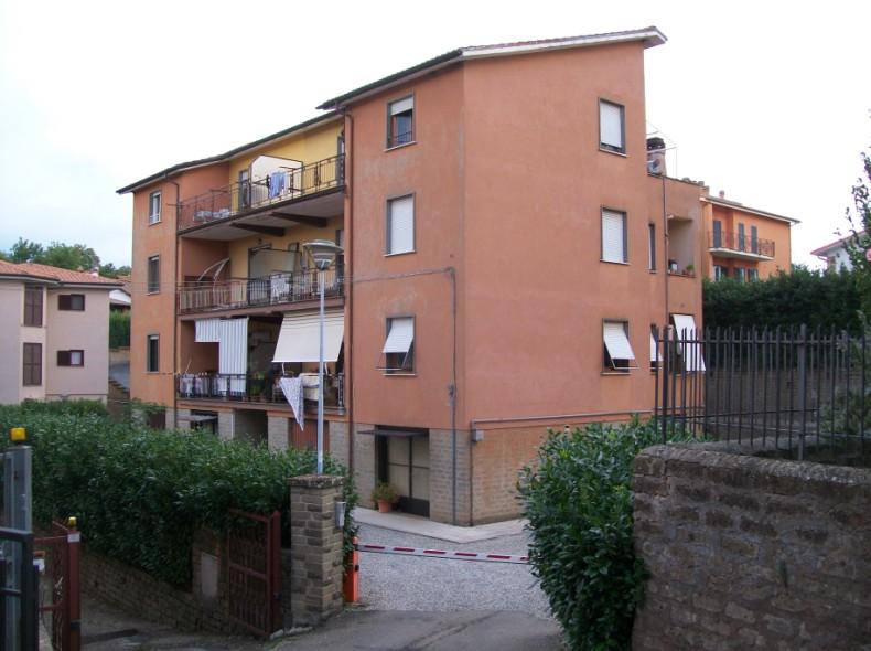 immobile appartamento all'asta in Via E MONTALE 1 - 01012 Capranica (VT) - 1
