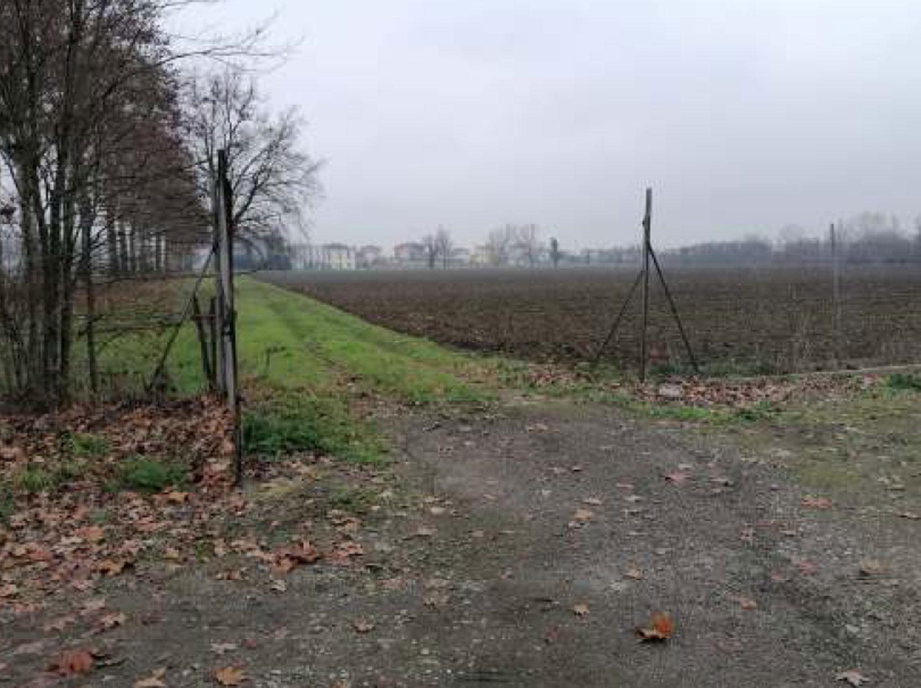 immobile terreno all'asta in Fontevivo, Loc Castelguelfo, Via Emilia, 76 e Piazzale Stazione, 11 - 43010 Fontevivo (PR) - 2