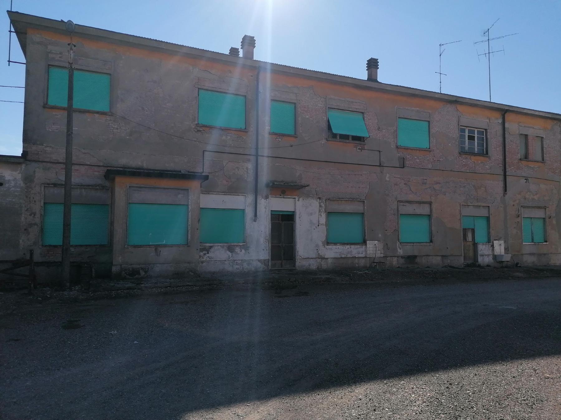 immobile capannone all'asta in Fontevivo, Loc Castelguelfo, Via Emilia, 76 e Piazzale Stazione, 11 - 43010 Fontevivo (PR) - 4