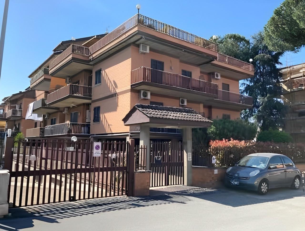 immobile BILOCALE ALL'ASTA IN VIA GIACOMO LAURENZANI, ROMA (RM) - 1