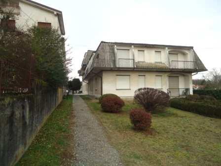immobile appartamento all'asta in VIA CIRCONVALLAZIONE 28 E VIA SOTTORONCO 1 - 28040 Varallo Pombia (NO) - 3