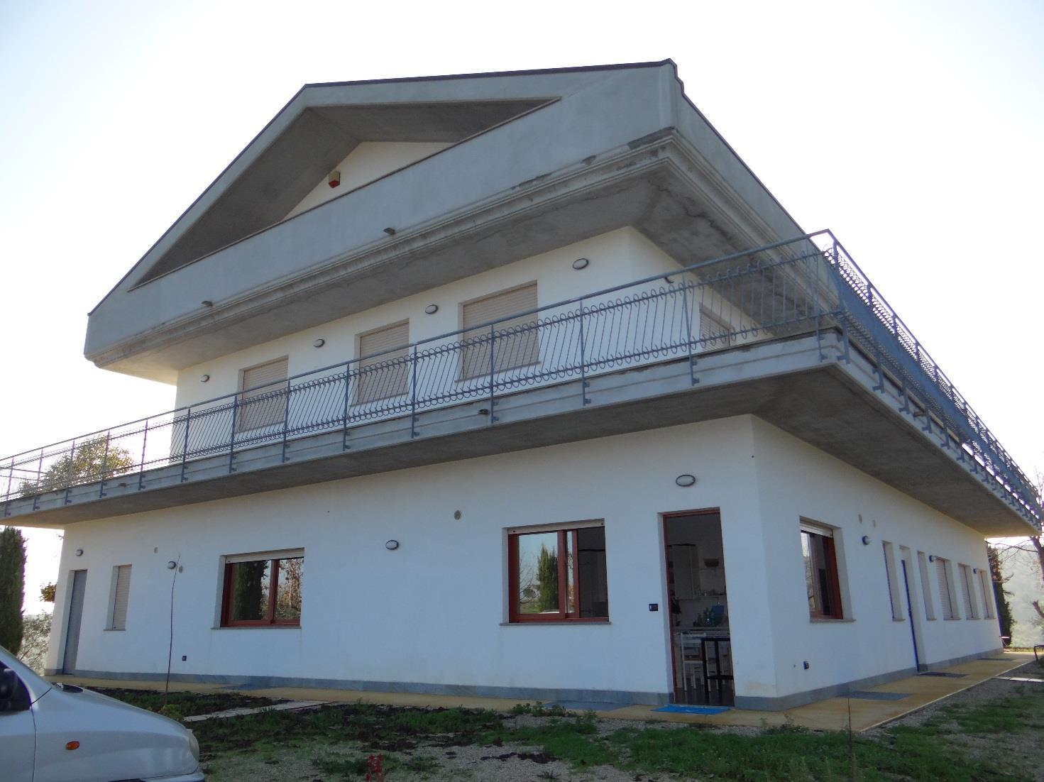 immobile fabbricato all'asta in Contrada Senarica Moscufo (PE) - 1