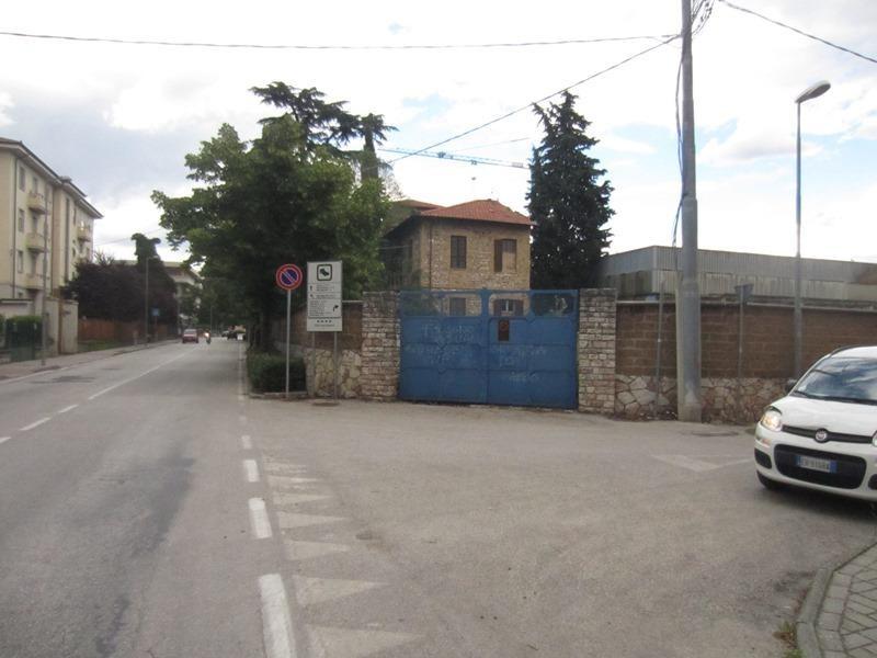 immobile attivita commerciale all'asta in VIALE UMBRIA 12/14 - 06034 Foligno (PG) - 3
