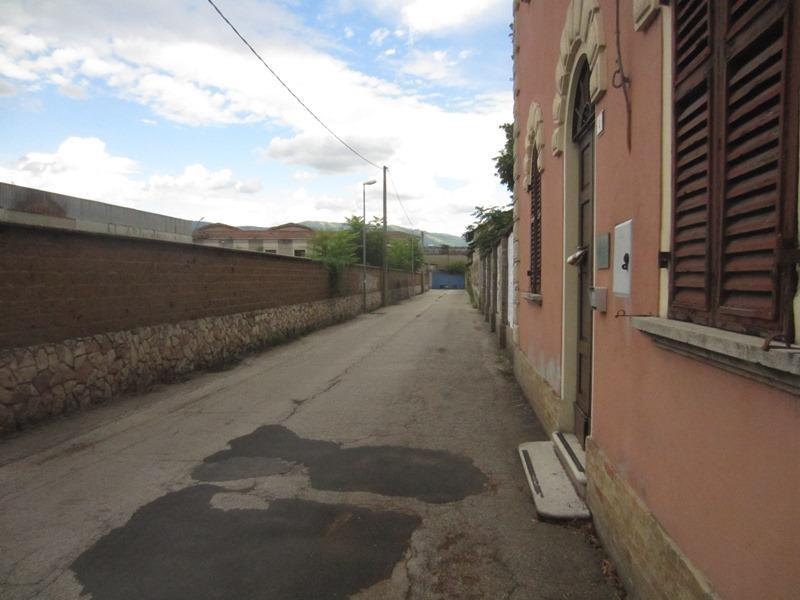 immobile attivita commerciale all'asta in VIALE UMBRIA 12/14 - 06034 Foligno (PG) - 4