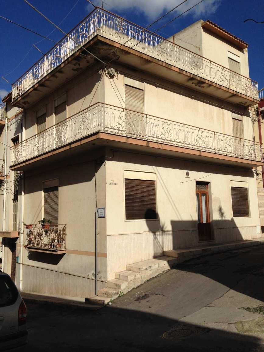 immobile appartamento all'asta in Via A Amari n8 - 97013 Comiso (RG) - 1