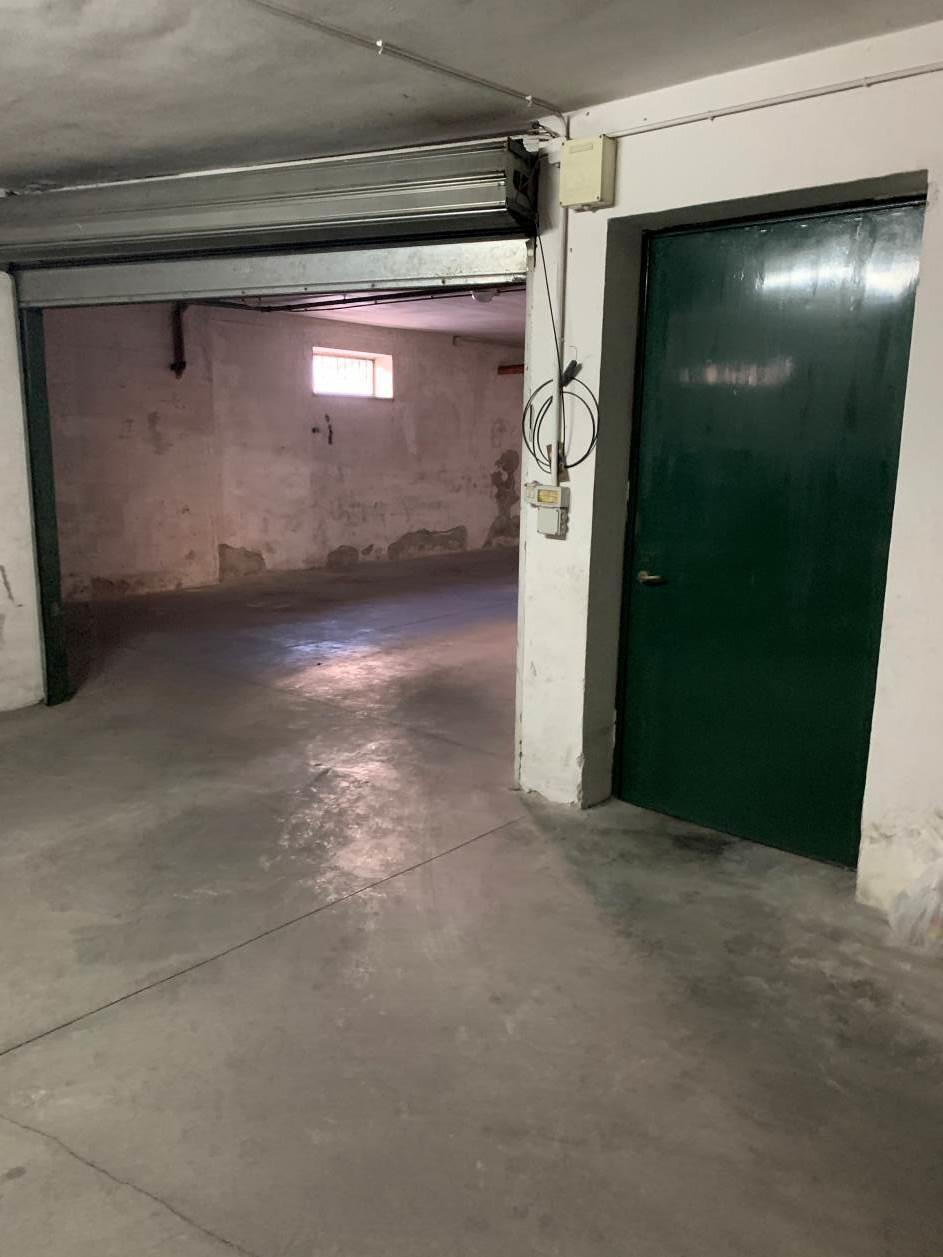 immobile garage all'asta in Via Filippo Turati n 6 - 80019 Qualiano (NA) - 4