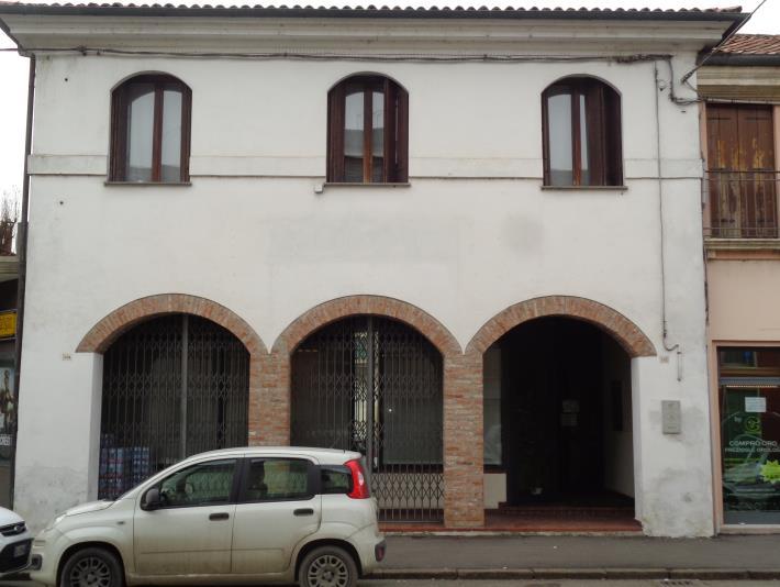 immobile attivita commerciale all'asta in Via Cesare Battisti 112 - 36045 Lonigo (VI) - 4