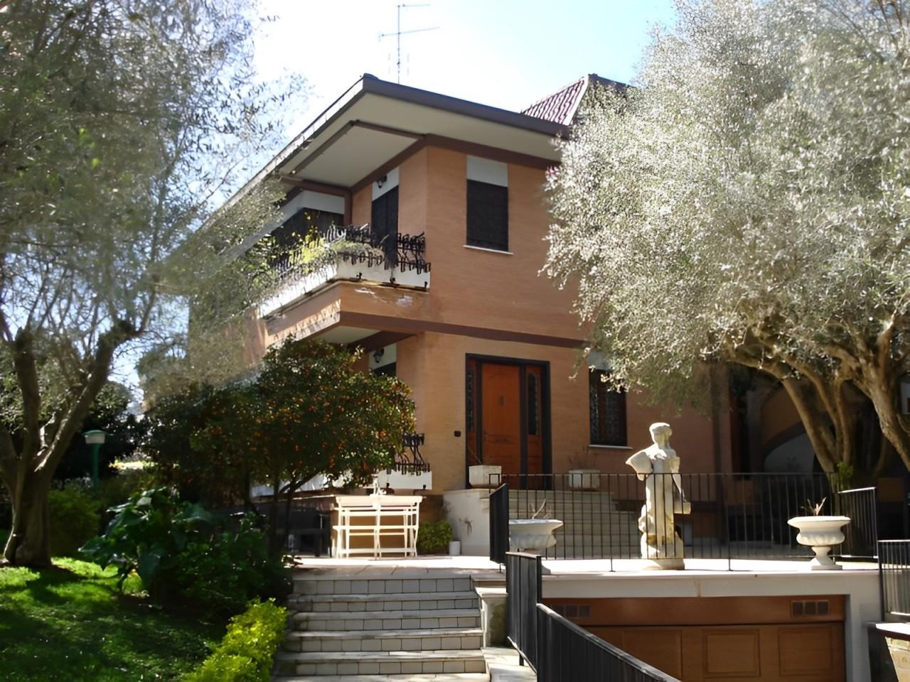 immobile VILLA CON AMPIO GIARDINO E GARAGE ALL'ASTA IN VIA GUSTAVO GIOVANNONI, ROMA (RM) - 1