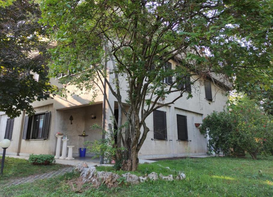immobile attivita commerciale all'asta in Via Resegone 3 - 22070 Locate Varesino (CO) - 1