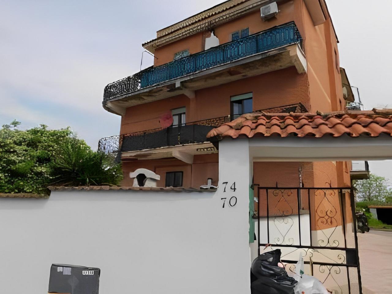 immobile TRILOCALE CON BALCONE ALL'ASTA IN VIA NORMA FRATELLI PARENTI, ROMA (RM) - 1