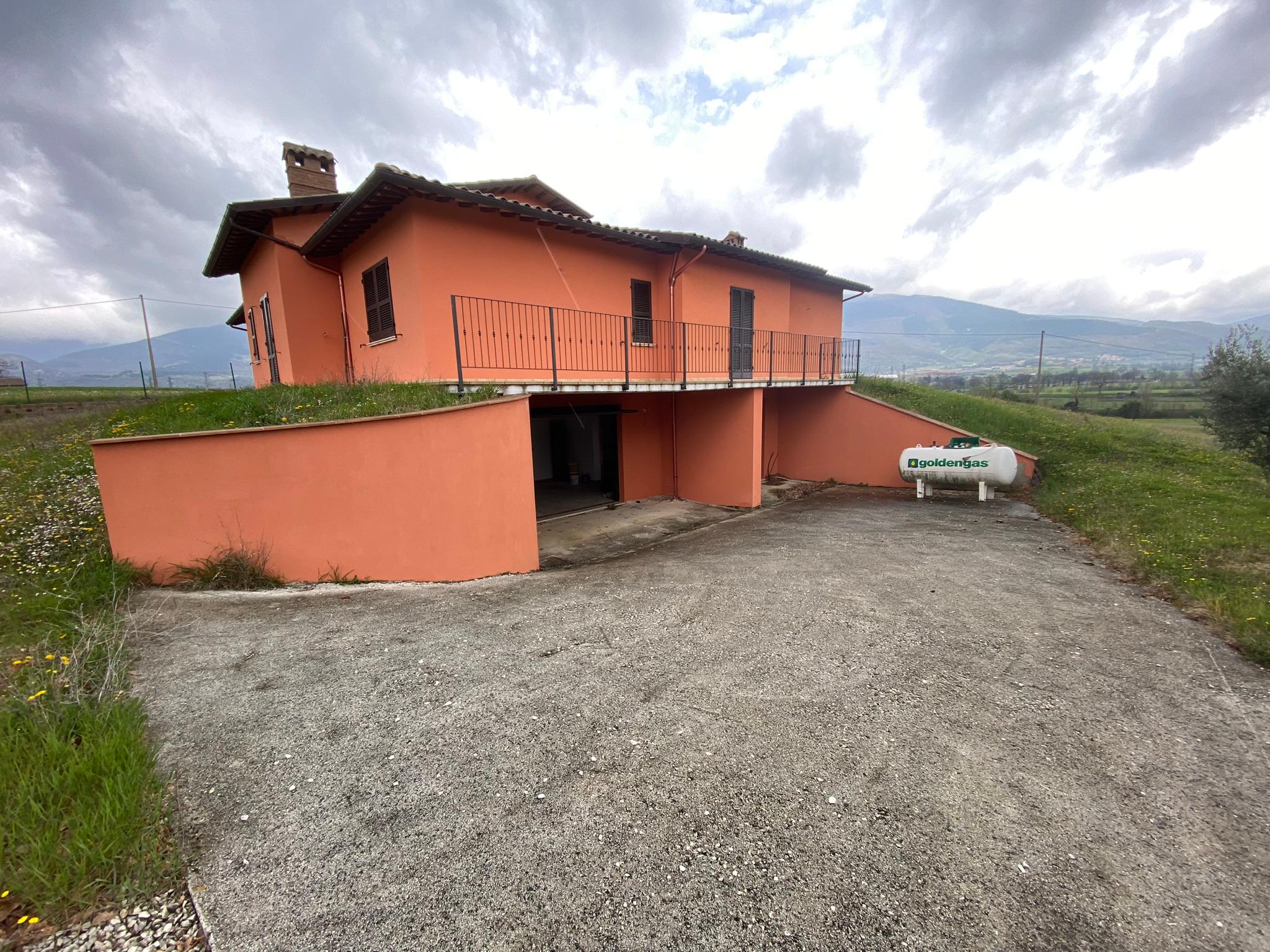 immobile villa all'asta in Villetta unifamiliare con corte esclusiva - Via Case Pennoni Gualdo Tadino (PG) - 2
