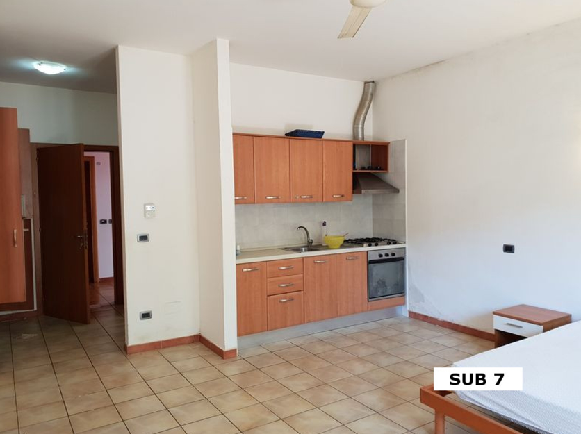 immobile appartamento all'asta in via montenegro, n 181 - 73023 Lizzanello (LE) - 1