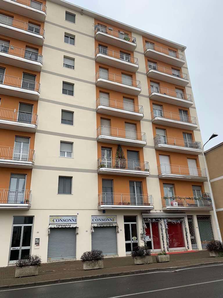 immobile appartamento all'asta in Via Magistrini n 11 - 28015 Momo (NO) - 1