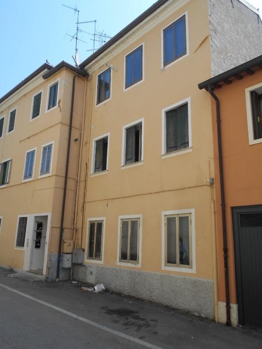 immobile appartamento all'asta in Via del Macello 3 - 36045 Lonigo (VI) - 2