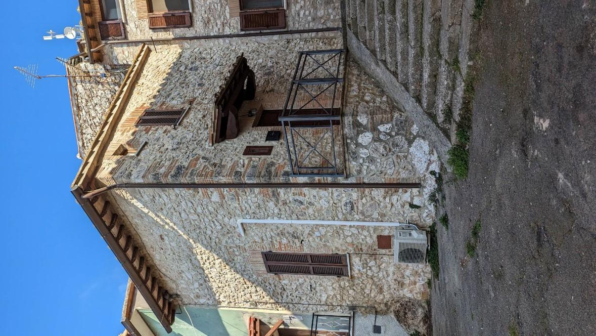 immobile appartamento all'asta in Frazione Porchiano del Monte - Via del Cimino, 9 - 05022 Amelia (TR) - 5