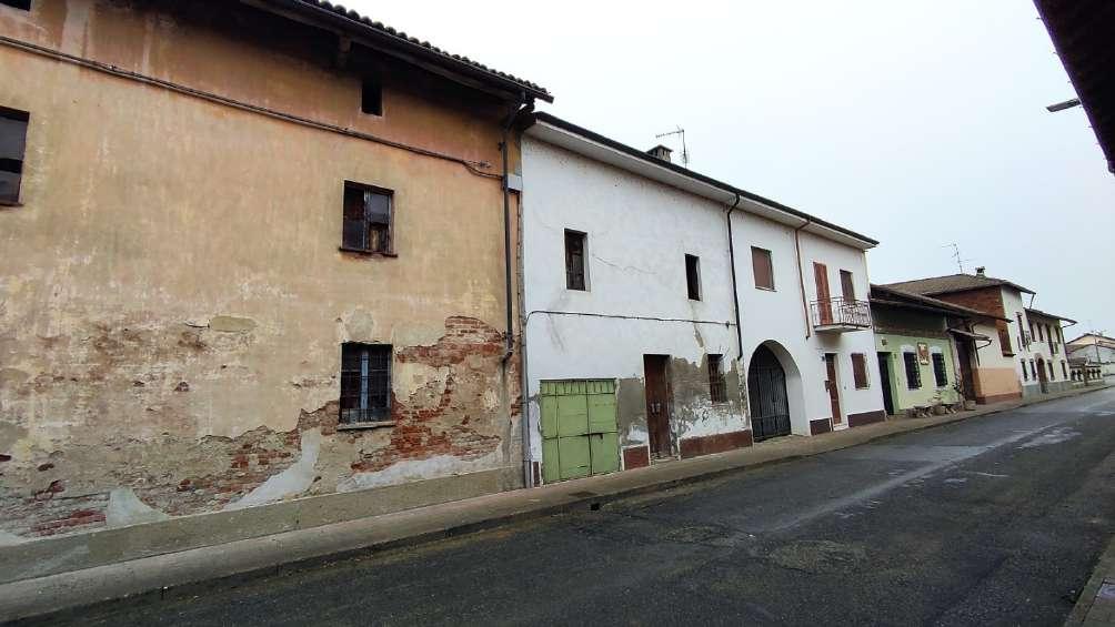 immobile appartamento all'asta in Via Asilo Gambarana  16 - 27030 Castelnovetto (PV) - 2