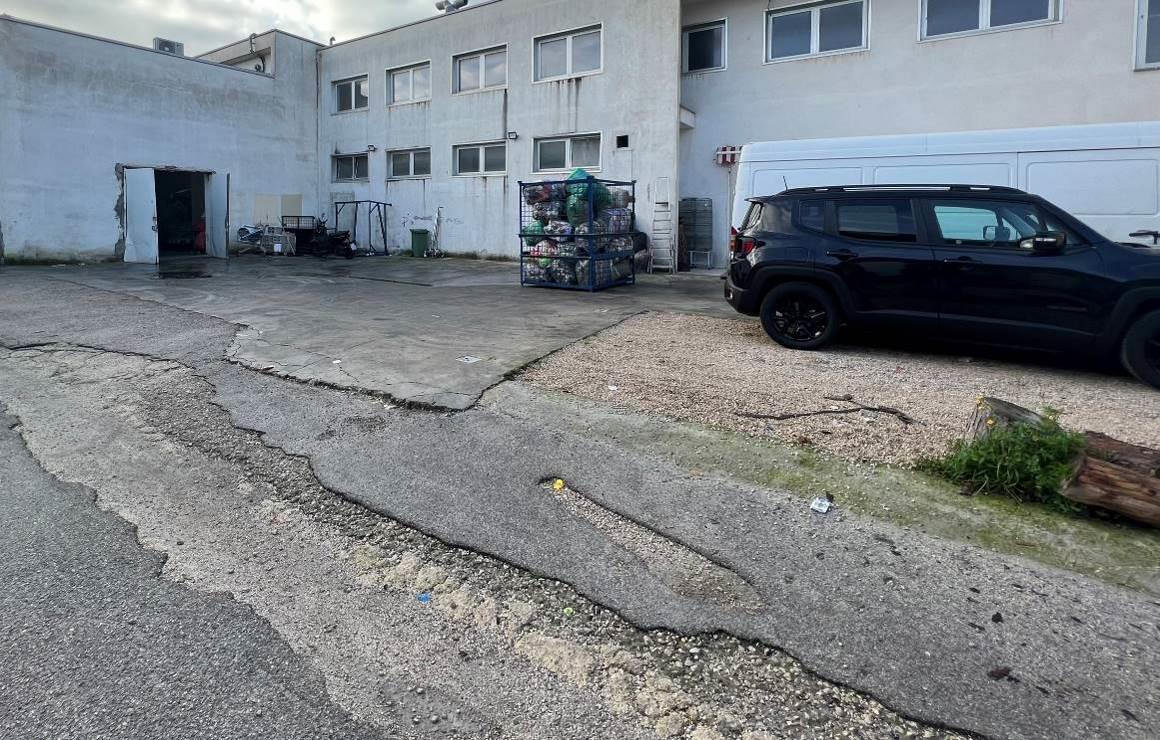 immobile capannone all'asta in Via comunale Nuova Villa n 96 - 80146 Napoli (NA) - 1