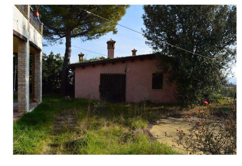 immobile palazzo all'asta in STRADA GIARDINO 76 Città Sant'Angelo (PE) - 2