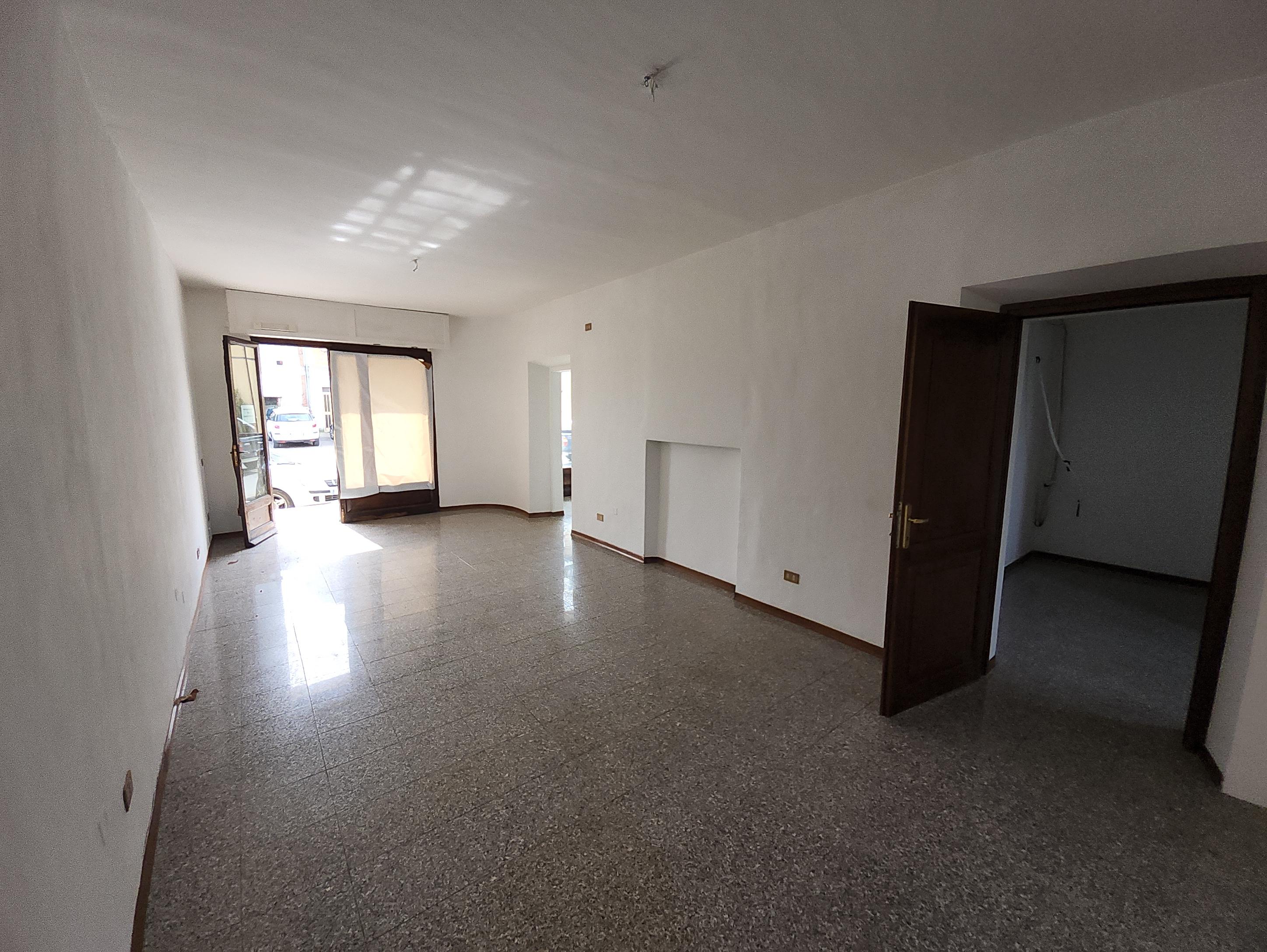immobile attivita commerciale all'asta in Via Roma 10/12 - Loc Bastardo Giano dell'Umbria (PG) - 1