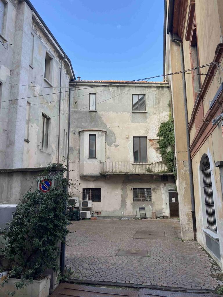 immobile attivita commerciale all'asta in Via Alla Bollente snc - 15011 Acqui Terme (AL) - 1