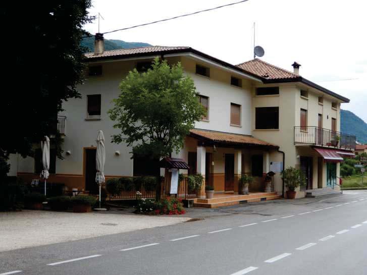immobile attivita commerciale all'asta in Via Colmaggiore di Sotto n 76/a - 31020 Tarzo (TV) - 1