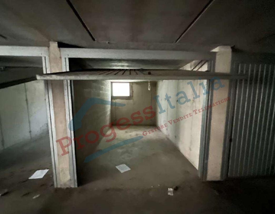 immobile garage all'asta in Via Cesare Cantù, sc - 23854 Olginate (LC) - 3