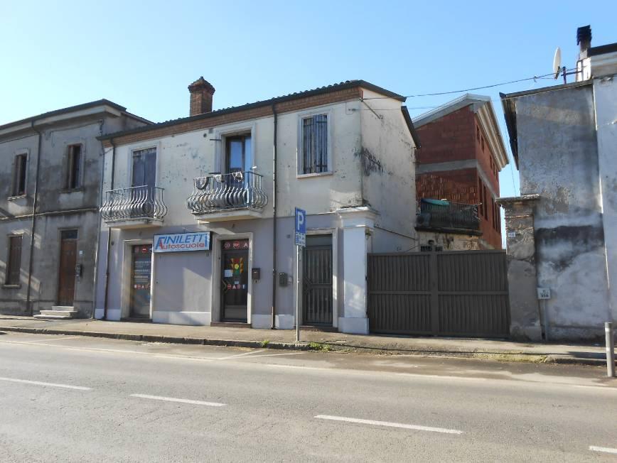 immobile appartamento all'asta in Via Cesare Battisti, 98 - 37058 Sanguinetto (VR) - 2