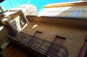 immobile appartamento all'asta in via Damaggio Fischietti, 13 - 93012 Gela (CL) - 2