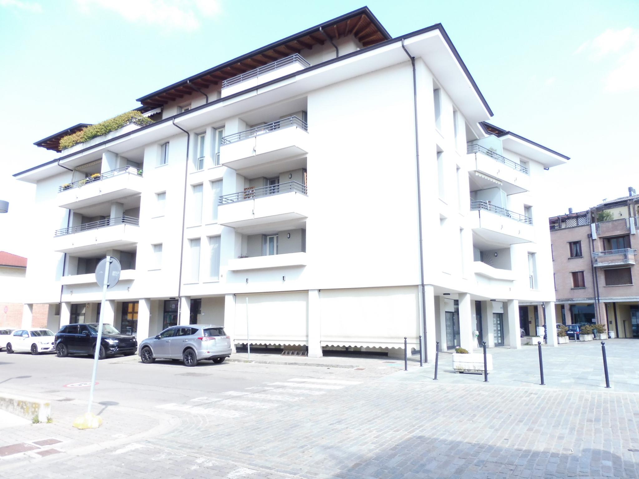 immobile negozio all'asta in Piazza XXV Aprile, 3/B - 42023 Cadelbosco di Sopra (RE) - 1