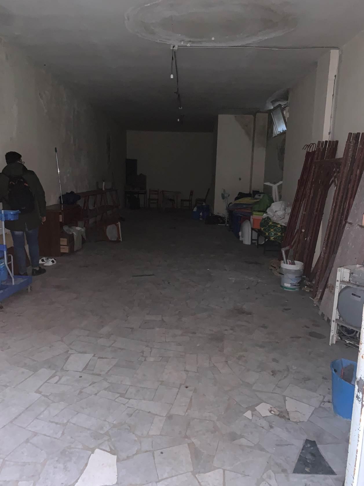 immobile negozio all'asta in via Enrico de Nicola n 3 Melito di Napoli (NA) - 2
