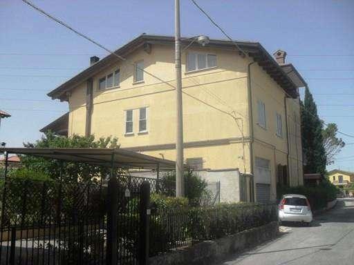 immobile appartamento all'asta in Via Giordano Bruno 6 - 06023 Gualdo Tadino (PG) - 3