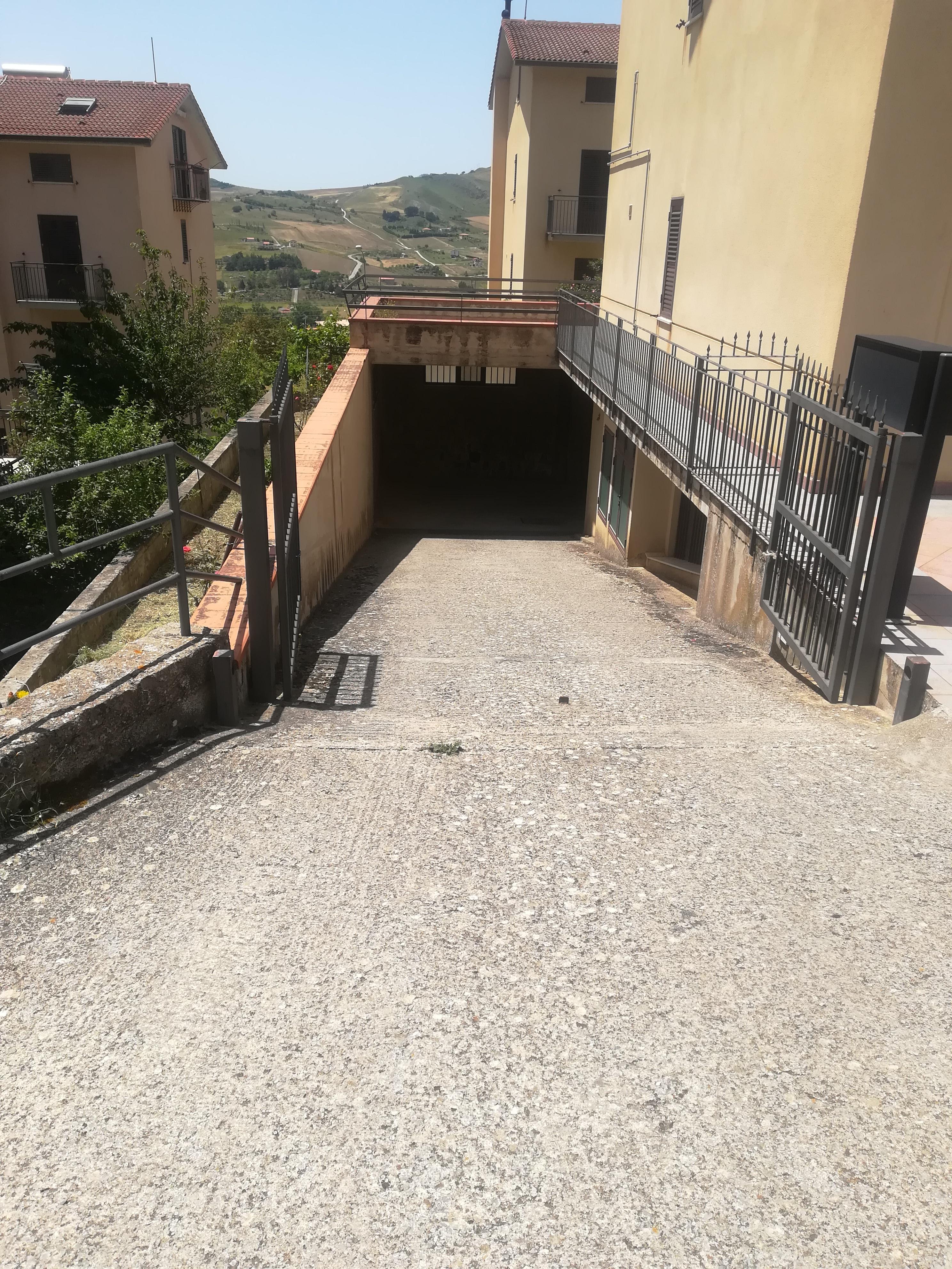 immobile garage all'asta in Via Papa Giovanni Paolo II Gangi (PA) - 2